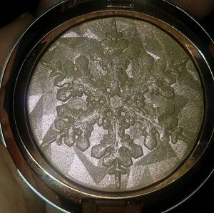 Mac Extra Dimension Skinfinish Show Gold